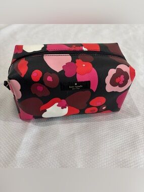 Kate Spade Davie "Laurel Way" Cosmetic Case in Black with Red Pink Floral Makeup